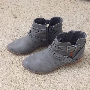 Rocket Dog Gray Booties